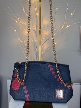 St. Louis Cardinals collectible EUC Crossbody leather bag 10 1/2 x 7 1/2”